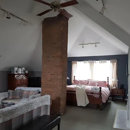 Ye Olde Walkerville Bed & Breakfast-3